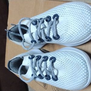 Women's size 8 treedasher 2 running shoes